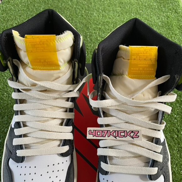 2021 AIR JORDAN 1 RETRO HIGH OG 'VOLT GOLD' size 12 - Picture 9 of 15